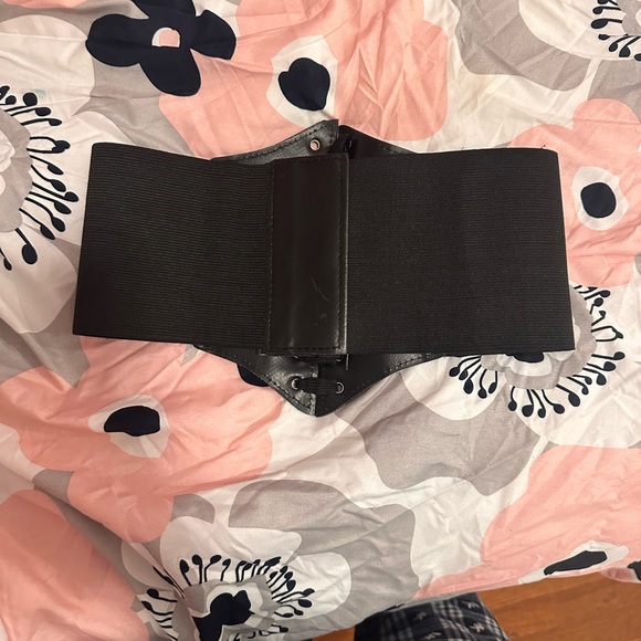 Corset - Picture 2 of 2